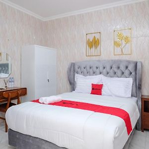Standard Zimmer mit Kingsize-Bett